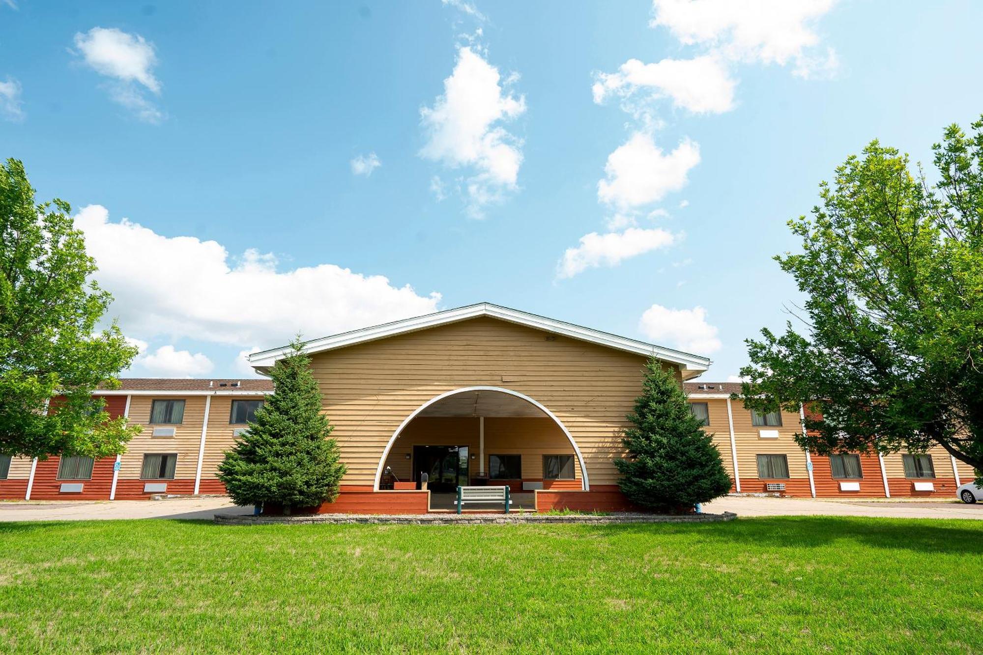 Oyo Hotel Redwood Falls Near Jackpot Casino Bagian luar foto