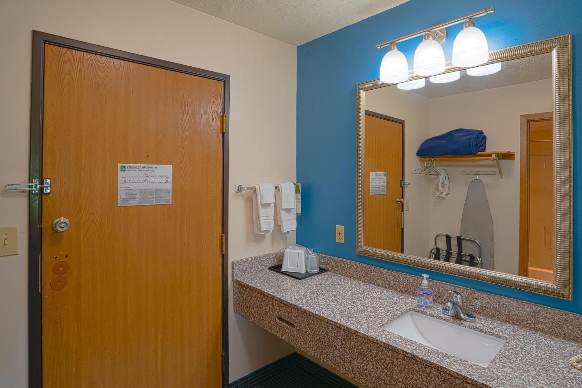 Oyo Hotel Redwood Falls Near Jackpot Casino Bagian luar foto
