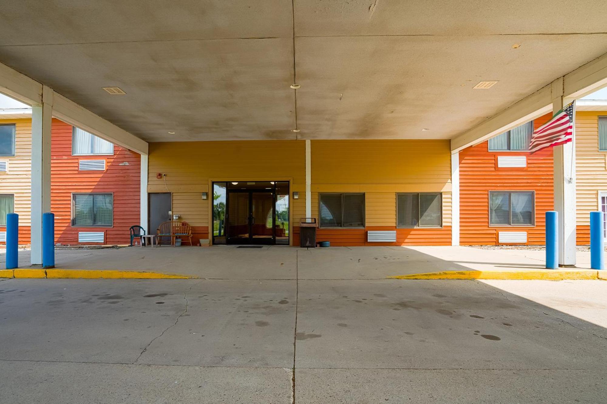 Oyo Hotel Redwood Falls Near Jackpot Casino Bagian luar foto