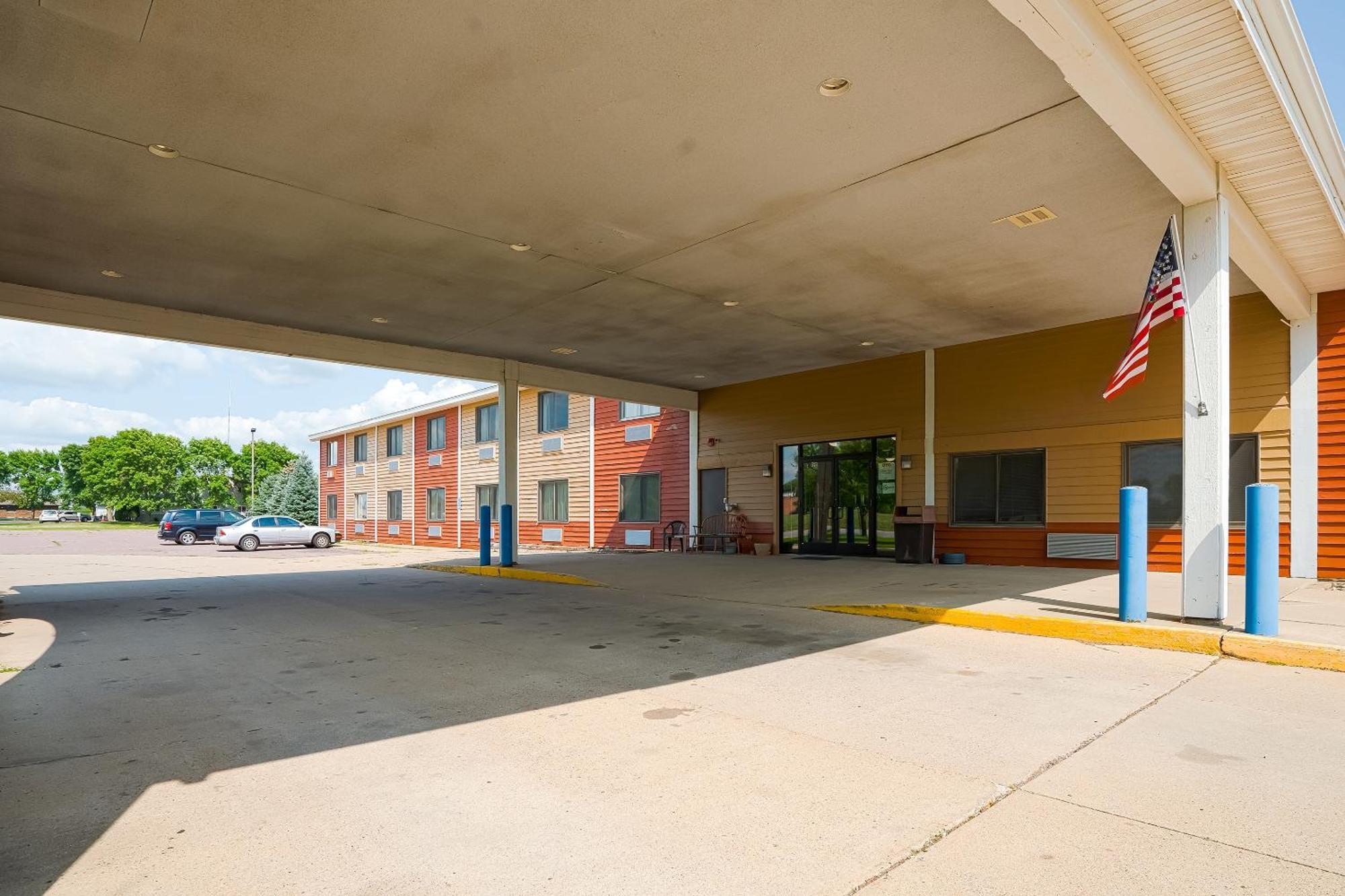 Oyo Hotel Redwood Falls Near Jackpot Casino Bagian luar foto