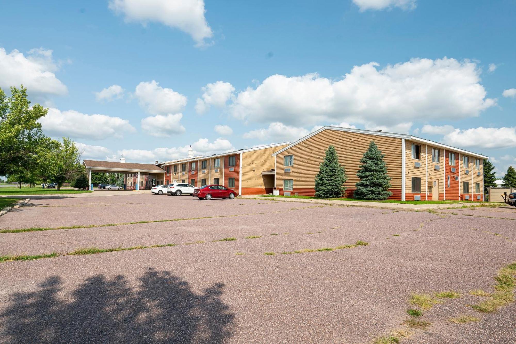 Oyo Hotel Redwood Falls Near Jackpot Casino Bagian luar foto