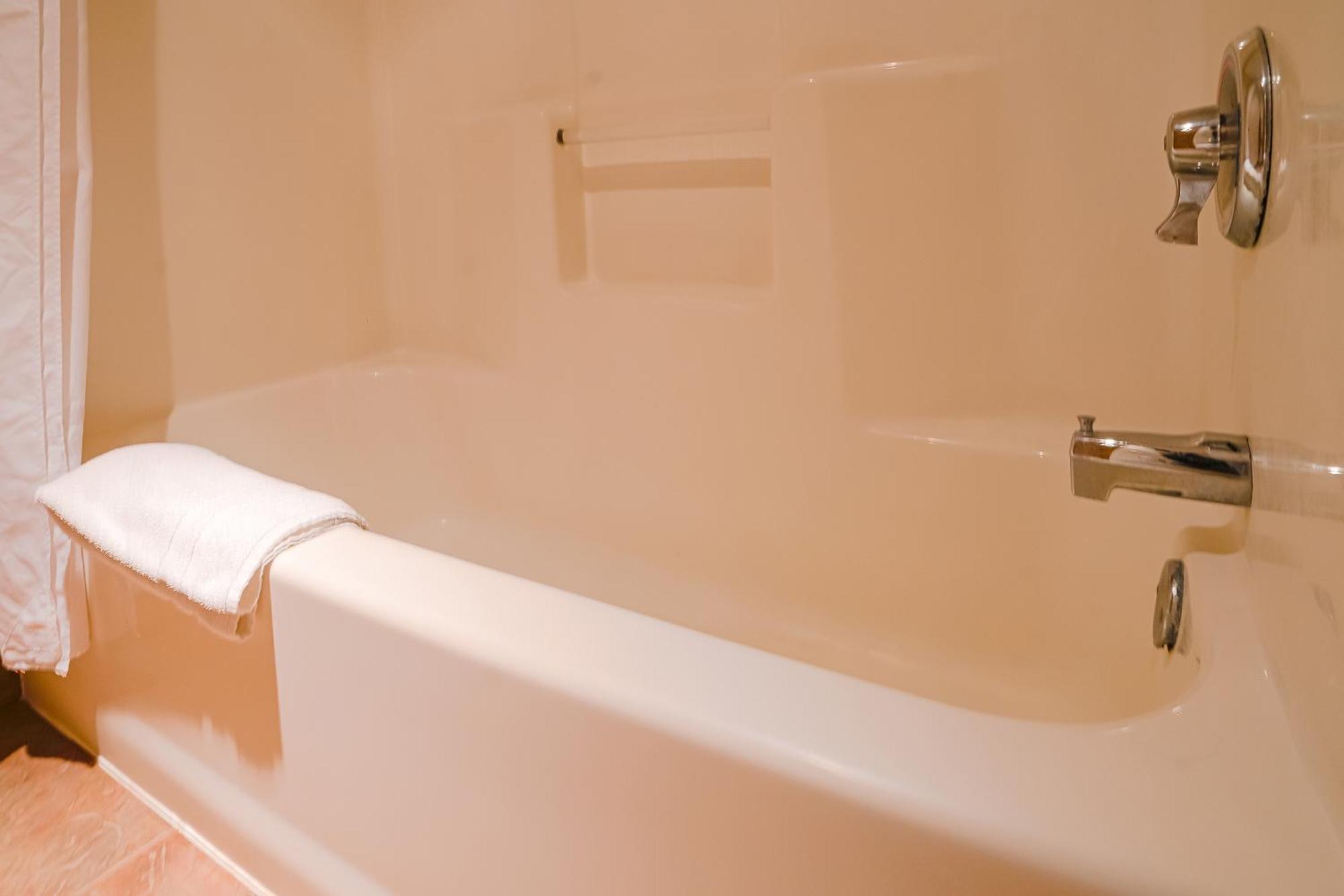 Oyo Hotel Redwood Falls Near Jackpot Casino Bagian luar foto